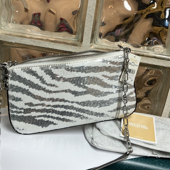 Michael Kors Empire OPT/Silver MD Chain pouchette - Picture 11 of 12